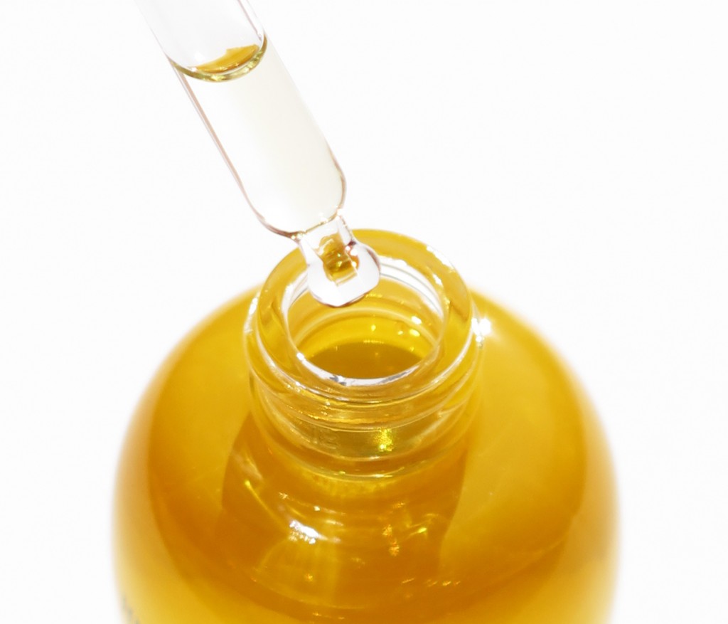 L'Occitane Divine Youth Oil dropper 1
