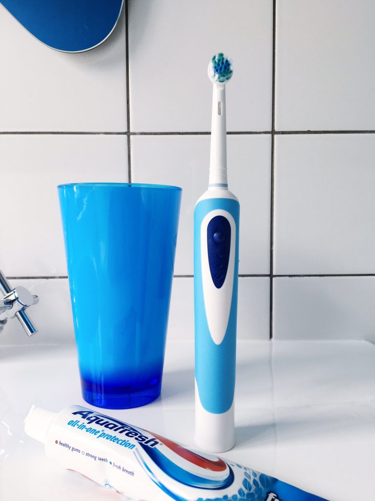 clicks-toothbrush